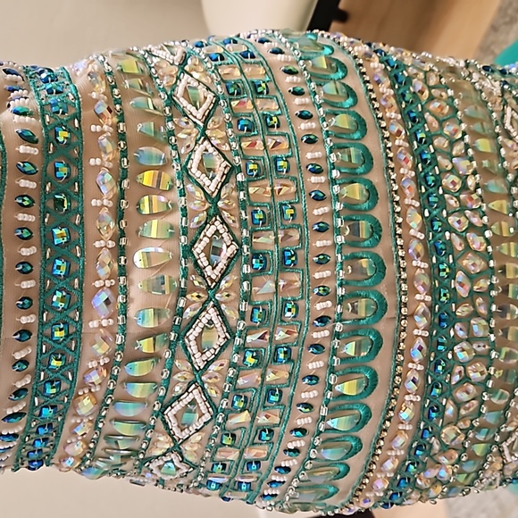 Size 6 bright green fully beaded and embroidery top strapless mermaid gown NWOT - Picture 4 of 10